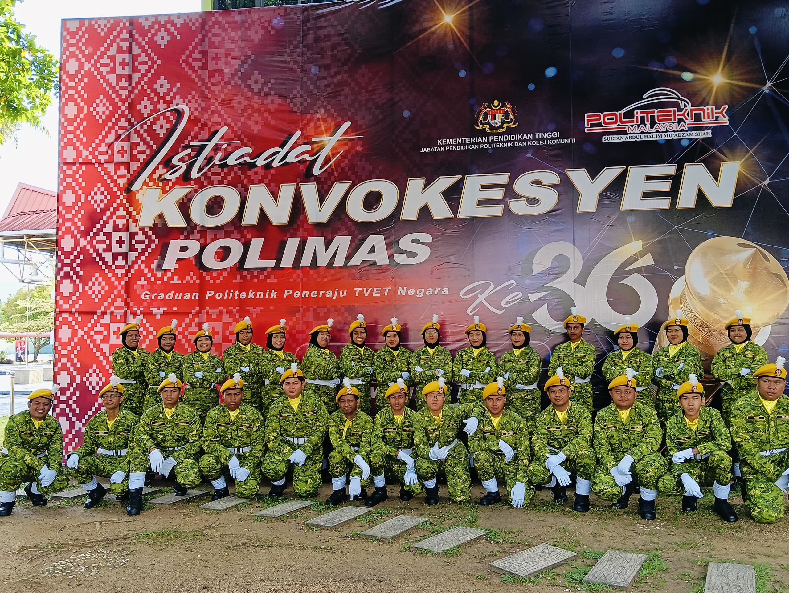 Anggota RELASIS dalam latihan