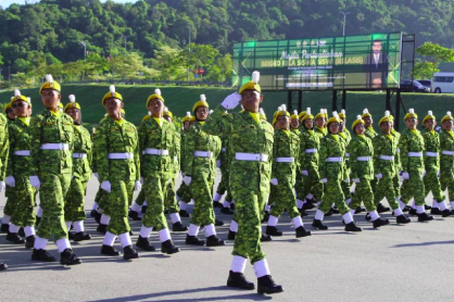Jurulatih RELASIS dalam barisan kawad